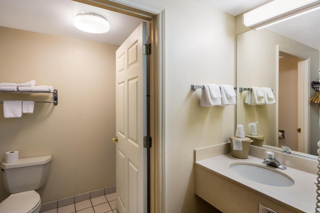 Red Roof Inn Hendersonville Εξωτερικό φωτογραφία